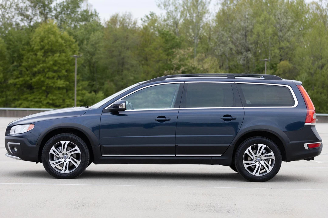 2015 Volvo XC70 3rd Gen - Image 10 of 31