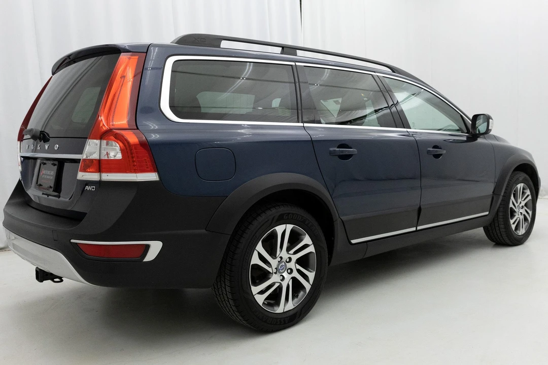 2015 Volvo XC70 3rd Gen - Image 27 of 31