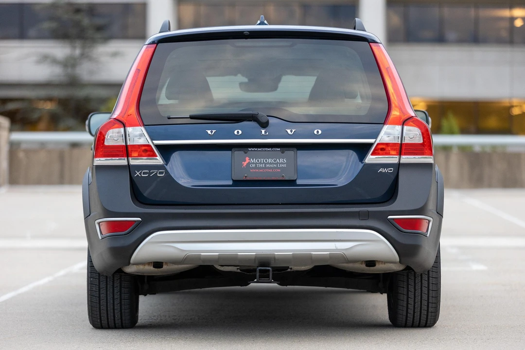 2015 Volvo XC70 3rd Gen - Image 13 of 31