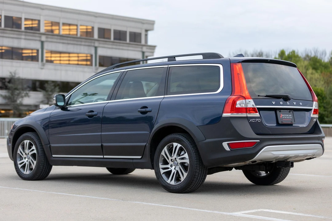 2015 Volvo XC70 3rd Gen - Image 12 of 31