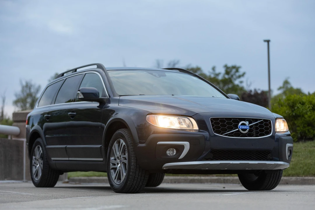 2015 Volvo XC70 3rd Gen - Image 19 of 31