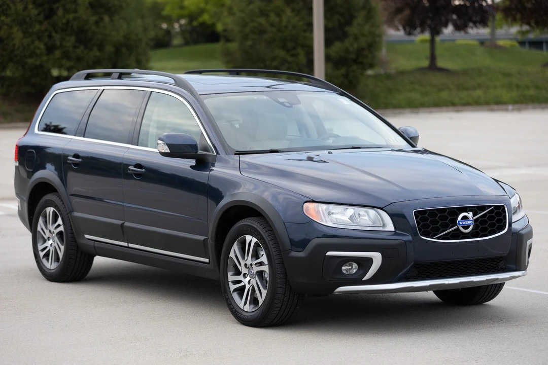 2015 Volvo XC70 3rd Gen - Image 18 of 31