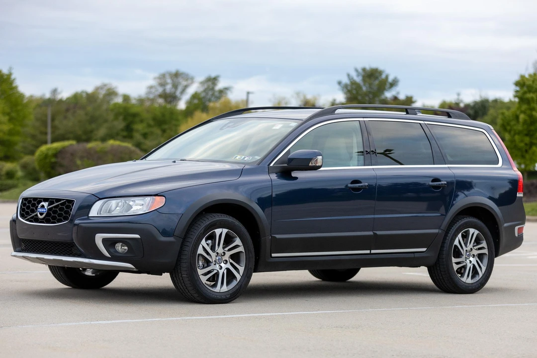 2015 Volvo XC70 3rd Gen - Image 9 of 31