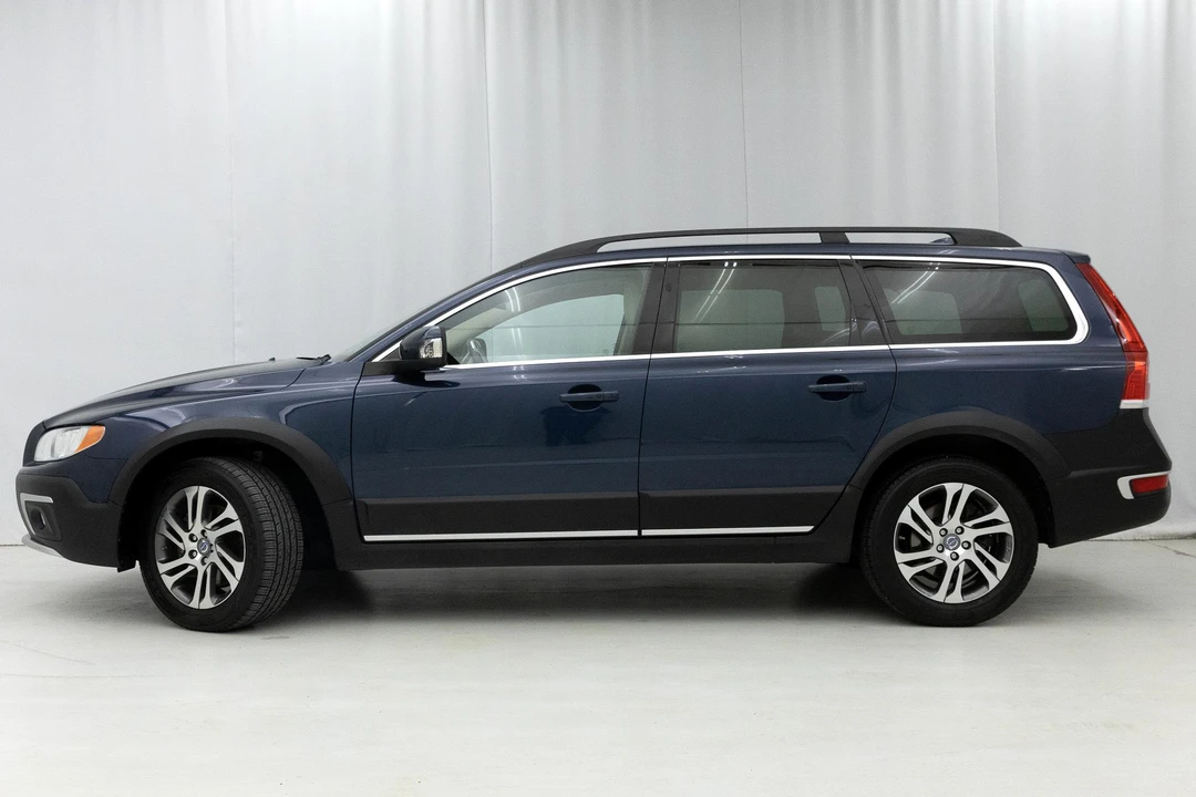 2015 Volvo XC70 3rd Gen - Image 22 of 31
