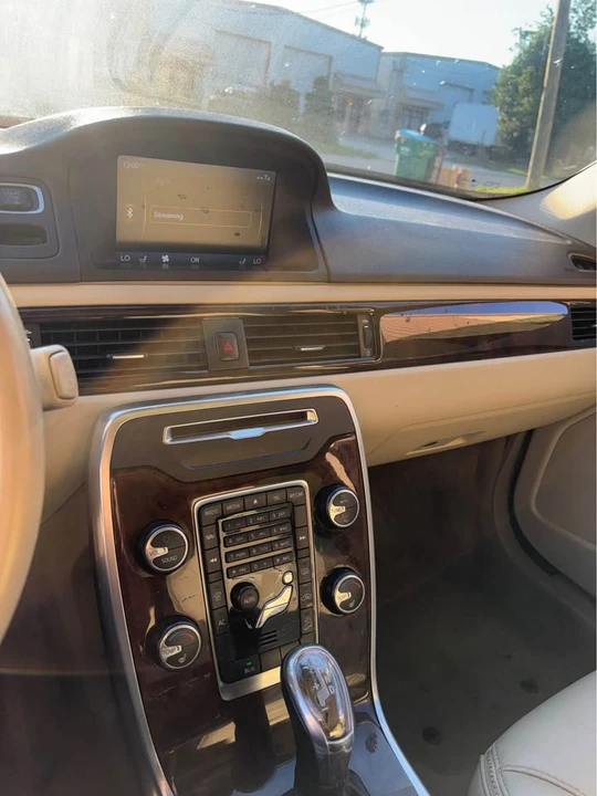 2015 Volvo XC70 3rd Gen - Image 18 of 18