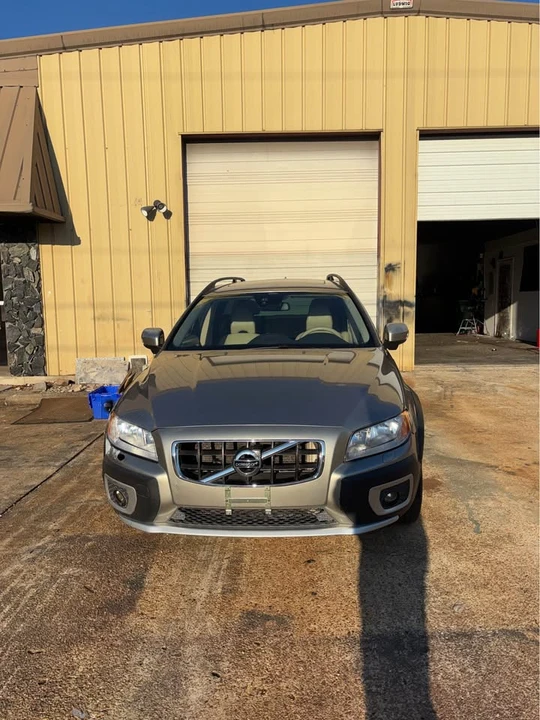 2015 Volvo XC70 3rd Gen - Image 2 of 18