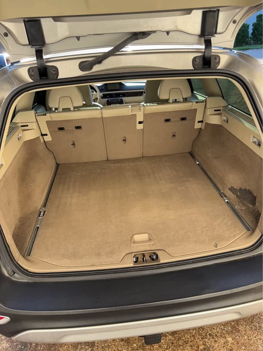 2015 Volvo XC70 3rd Gen - Image 15 of 18