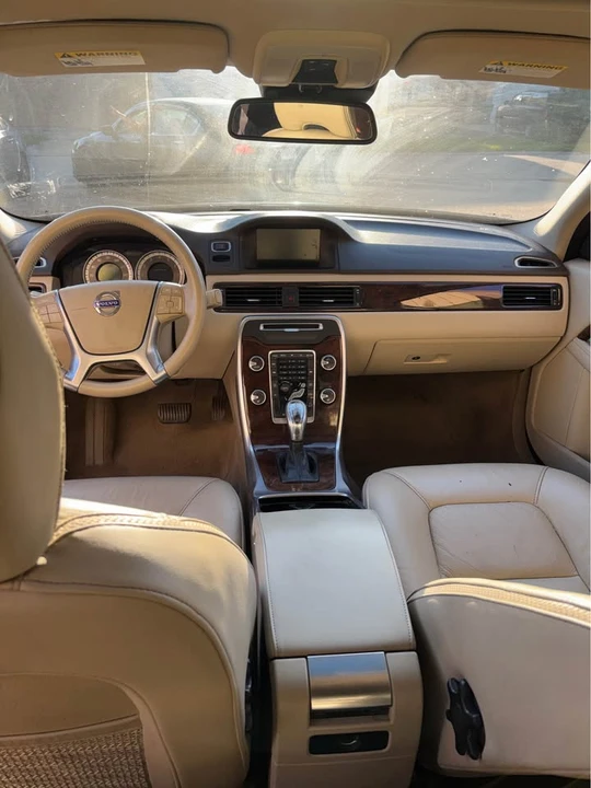 2015 Volvo XC70 3rd Gen - Image 14 of 18