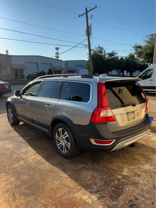 2015 Volvo XC70 3rd Gen - Image 9 of 18