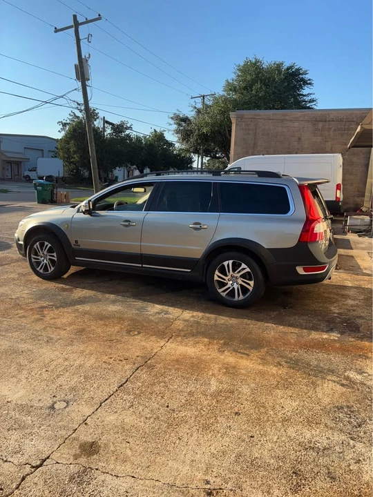 2015 Volvo XC70 3rd Gen - Image 10 of 18