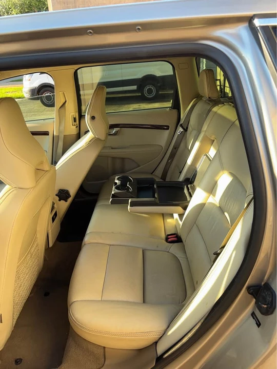 2015 Volvo XC70 3rd Gen - Image 13 of 18