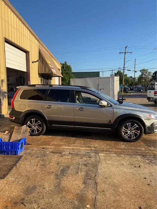 2015 Volvo XC70 3rd Gen - Image 6 of 18