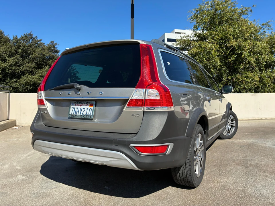 2015 Volvo XC70 3rd Gen - Image 11 of 31