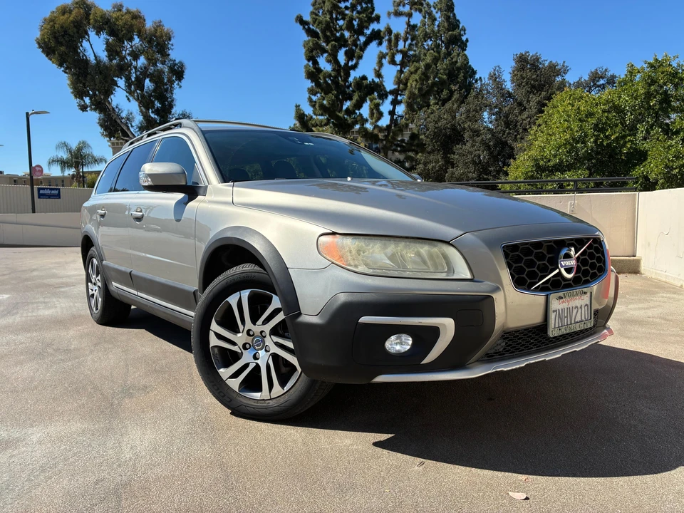 2015 Volvo XC70 3rd Gen - Image 15 of 31