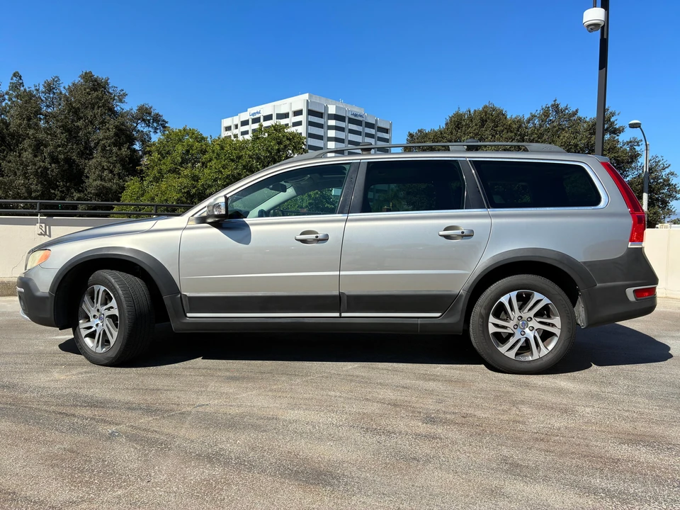 2015 Volvo XC70 3rd Gen - Image 8 of 31