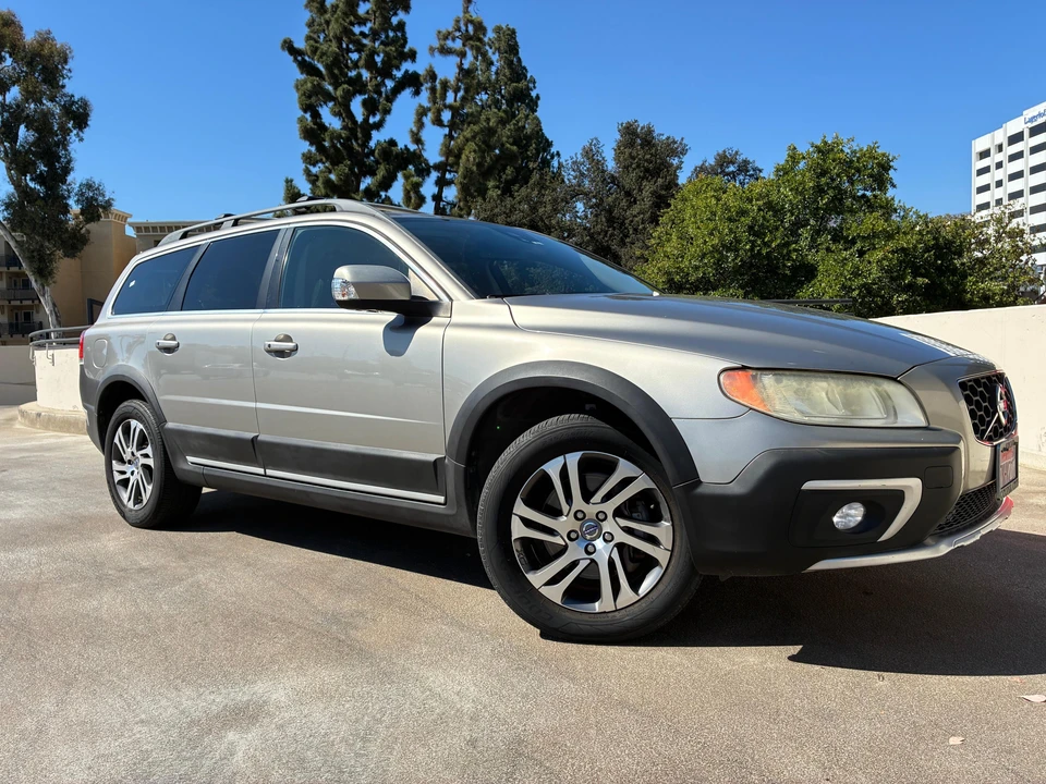 2015 Volvo XC70 3rd Gen - Image 14 of 31