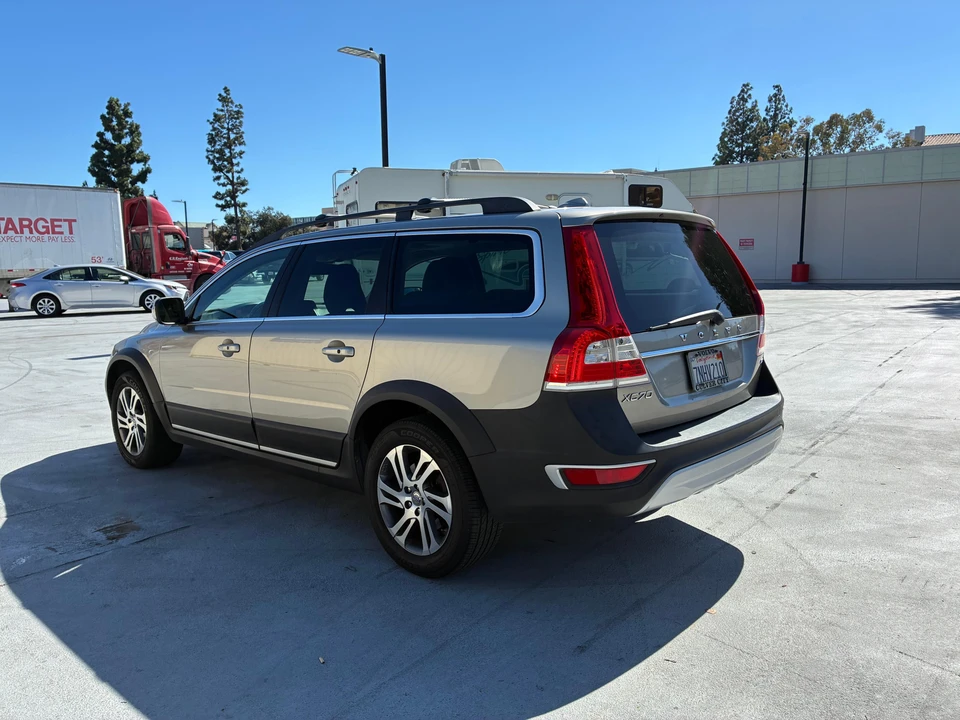2015 Volvo XC70 3rd Gen - Image 18 of 31