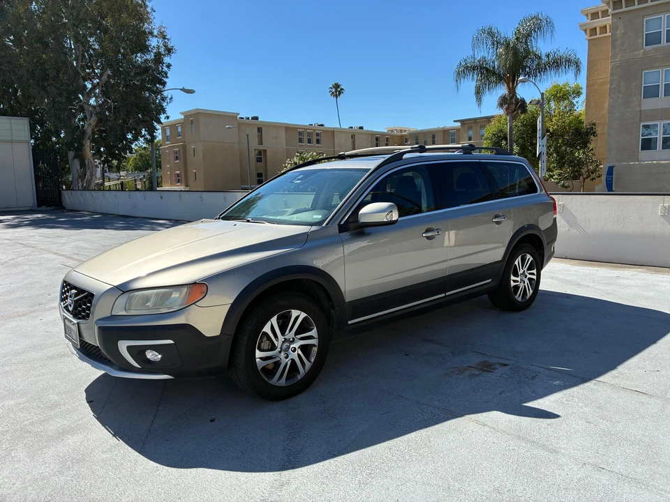 2015 Volvo XC70 3rd Gen - Image 17 of 31