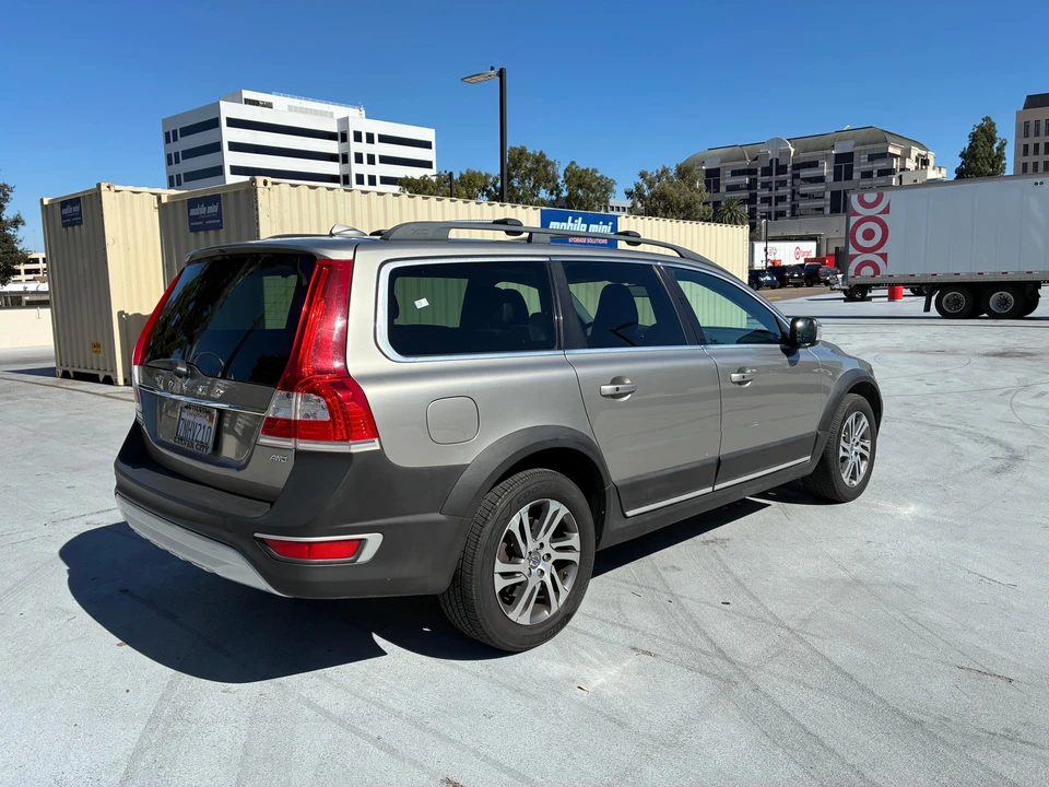2015 Volvo XC70 3rd Gen - Image 19 of 31