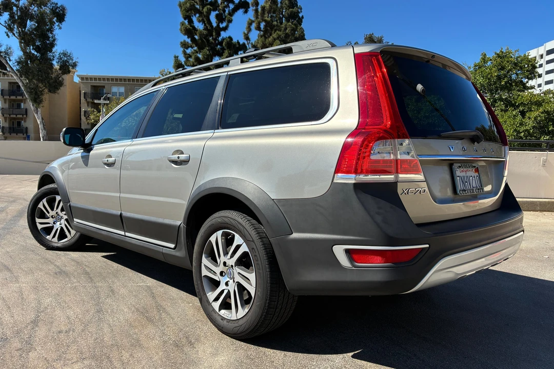2015 Volvo XC70 3rd Gen - Image 4 of 31
