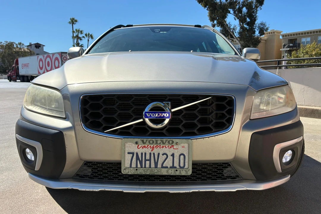2015 Volvo XC70 3rd Gen - Image 2 of 31