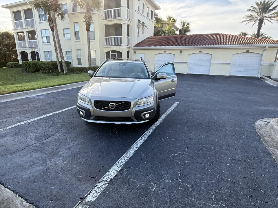 2015 Volvo XC70 3rd Gen - Image 2 of 7