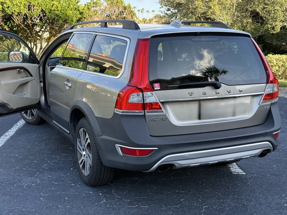2015 Volvo XC70 3rd Gen - Image 4 of 7