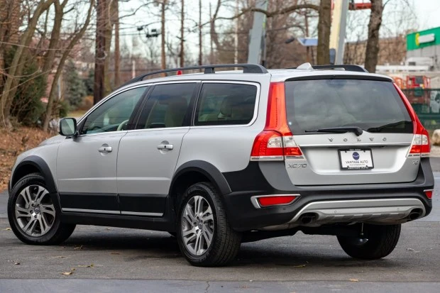 2015 Volvo XC70 3rd Gen - Image 2 of 7