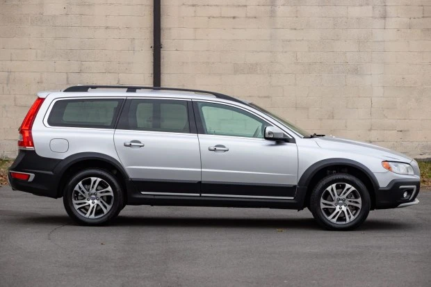 2015 Volvo XC70 3rd Gen - Image 3 of 7