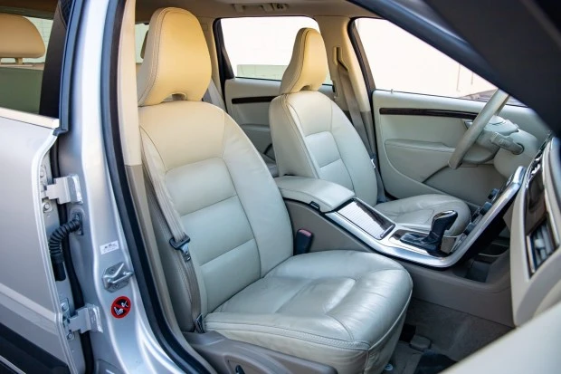 2015 Volvo XC70 3rd Gen - Image 4 of 7
