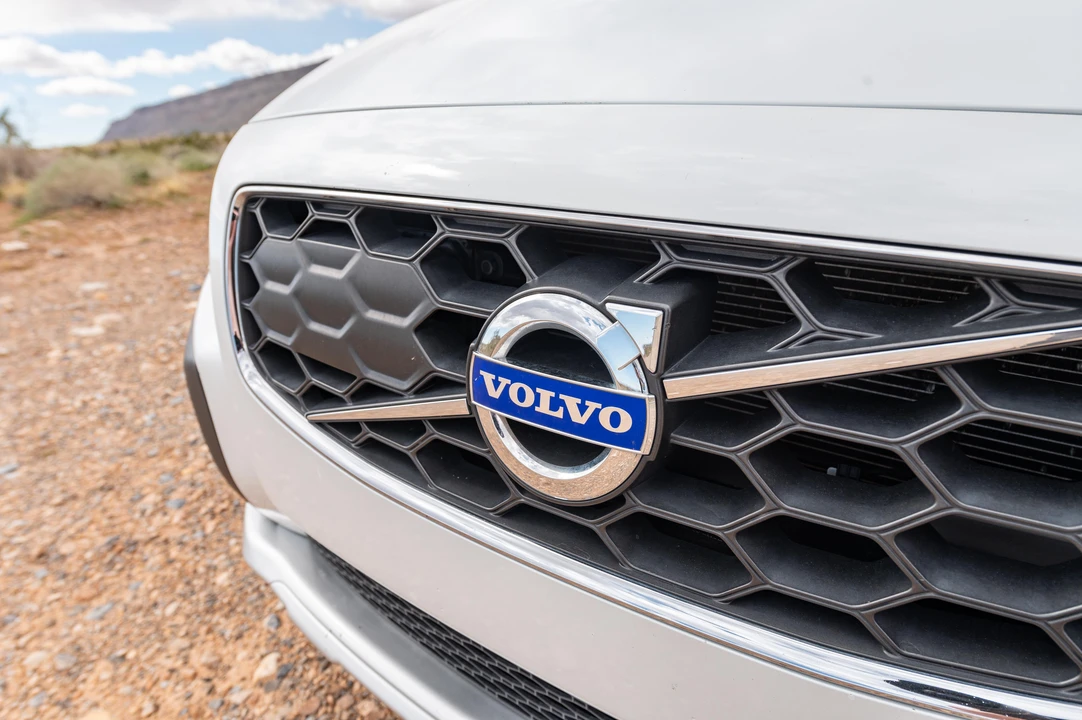 2015 Volvo XC70 3rd Gen - Image 8 of 12