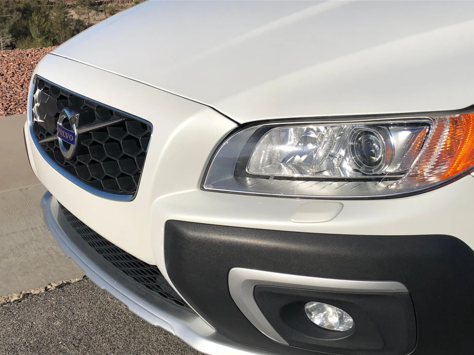 2015 Volvo XC70 3rd Gen - Image 9 of 12