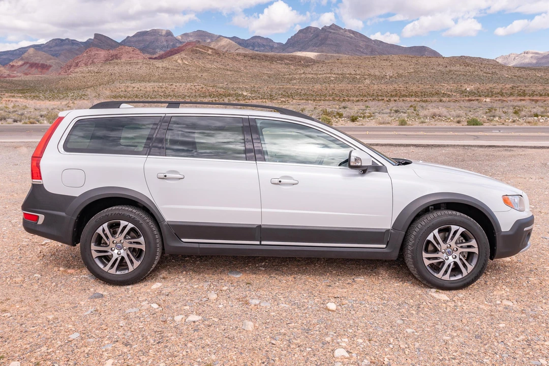 2015 Volvo XC70 3rd Gen - Image 3 of 12