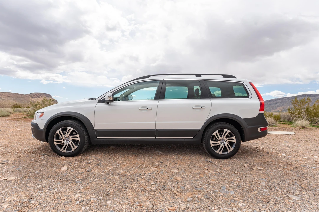 2015 Volvo XC70 3rd Gen - Image 6 of 12