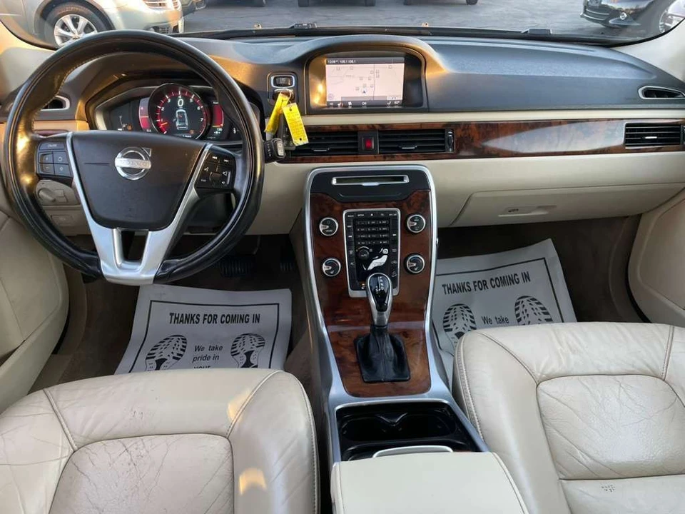 2015 Volvo XC70 3rd Gen - Image 10 of 17