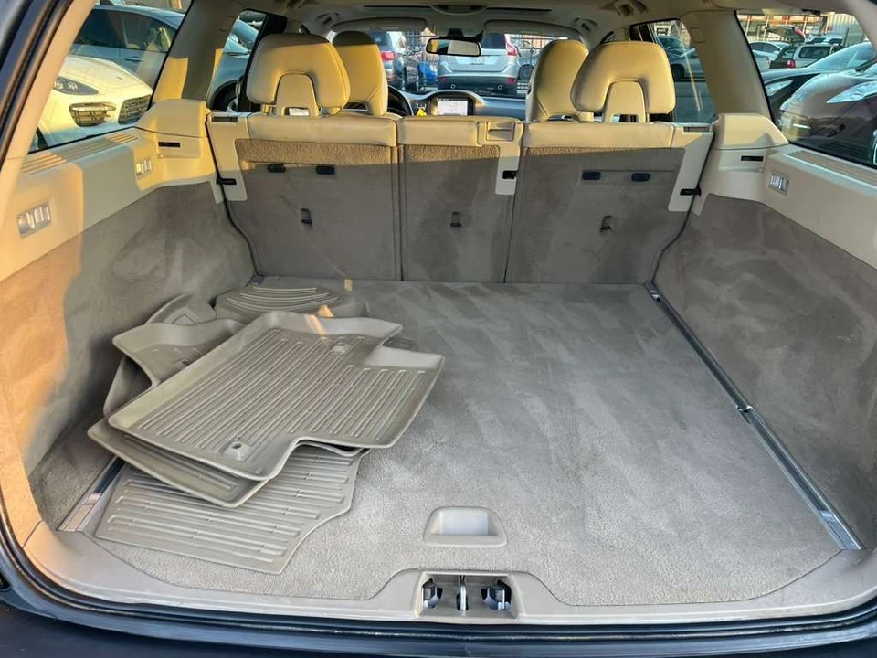 2015 Volvo XC70 3rd Gen - Image 14 of 17