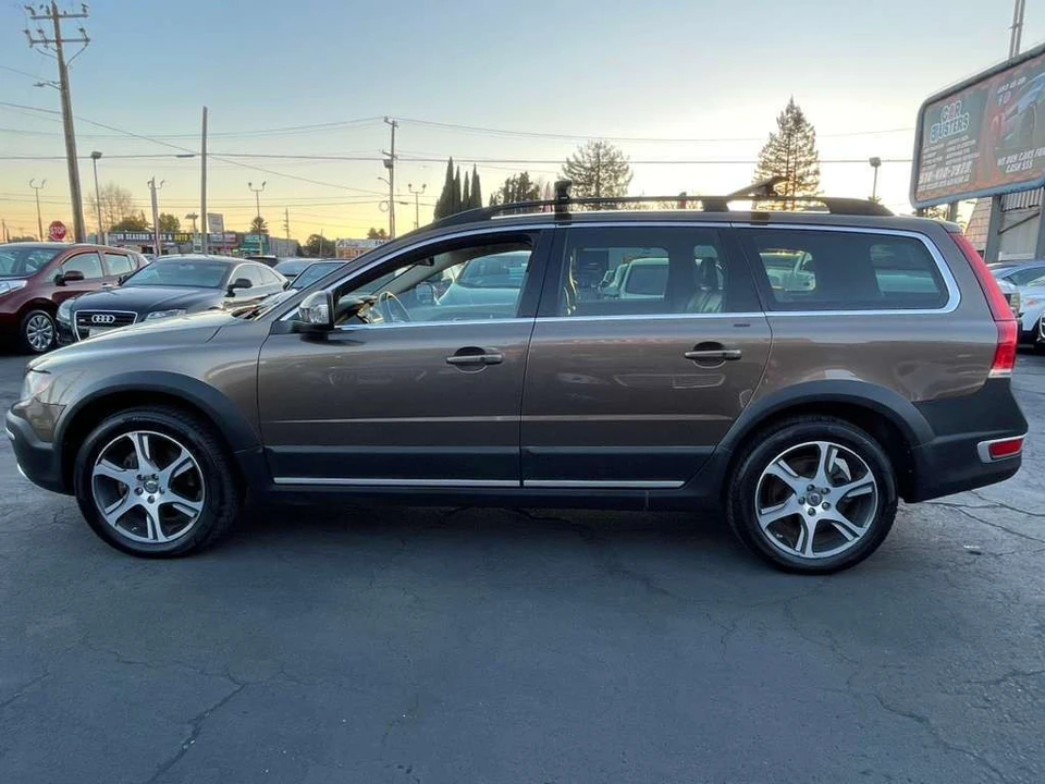 2015 Volvo XC70 3rd Gen - Image 3 of 17