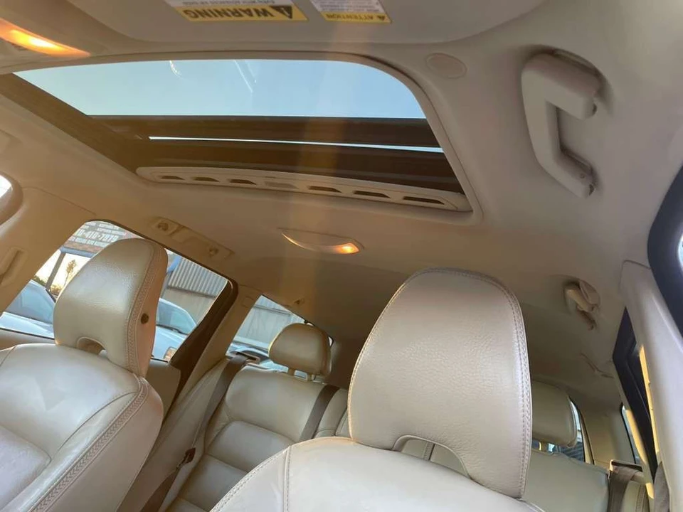 2015 Volvo XC70 3rd Gen - Image 11 of 17