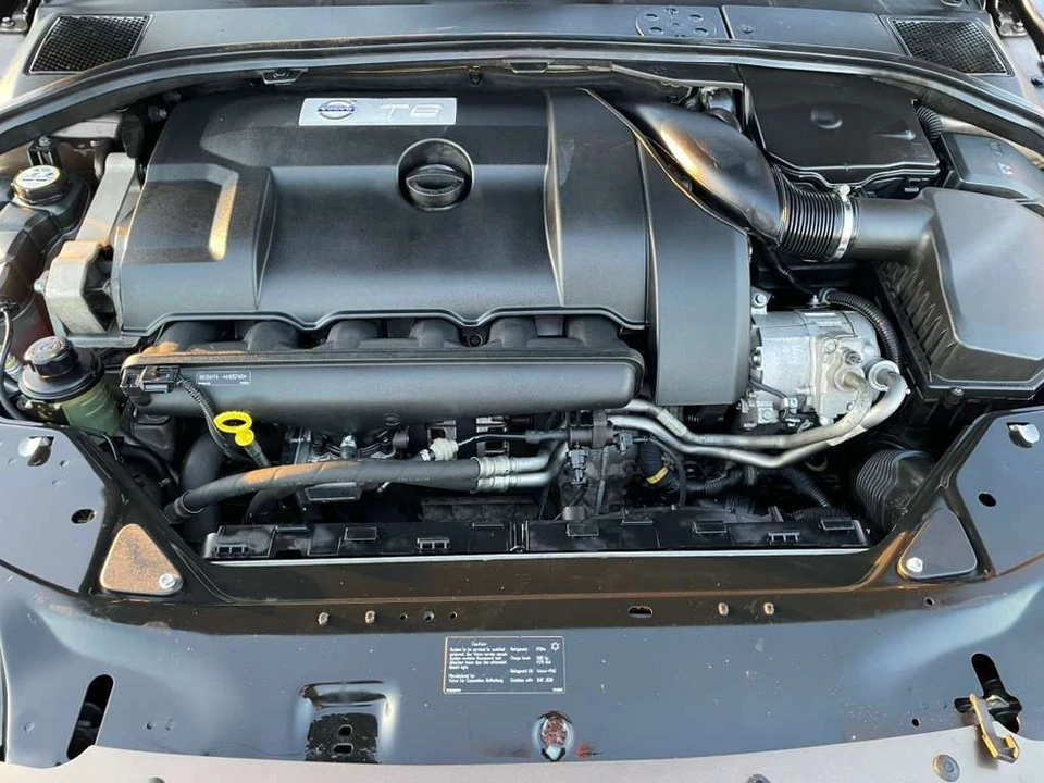 2015 Volvo XC70 3rd Gen - Image 15 of 17