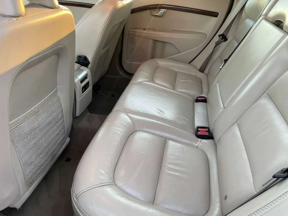 2015 Volvo XC70 3rd Gen - Image 9 of 17