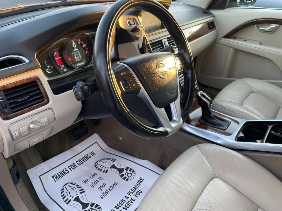 2015 Volvo XC70 3rd Gen - Image 8 of 17
