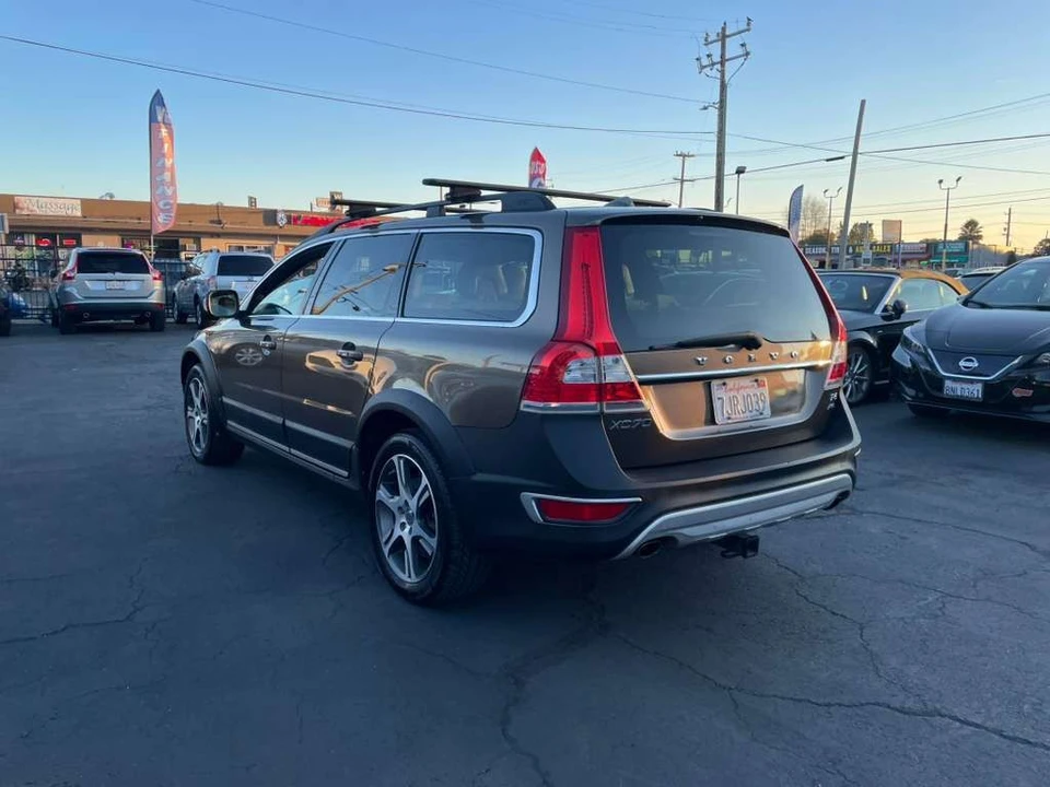 2015 Volvo XC70 3rd Gen - Image 4 of 17