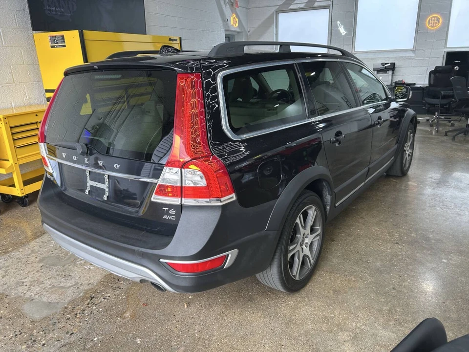 2015 Volvo XC70 3rd Gen - Image 9 of 21