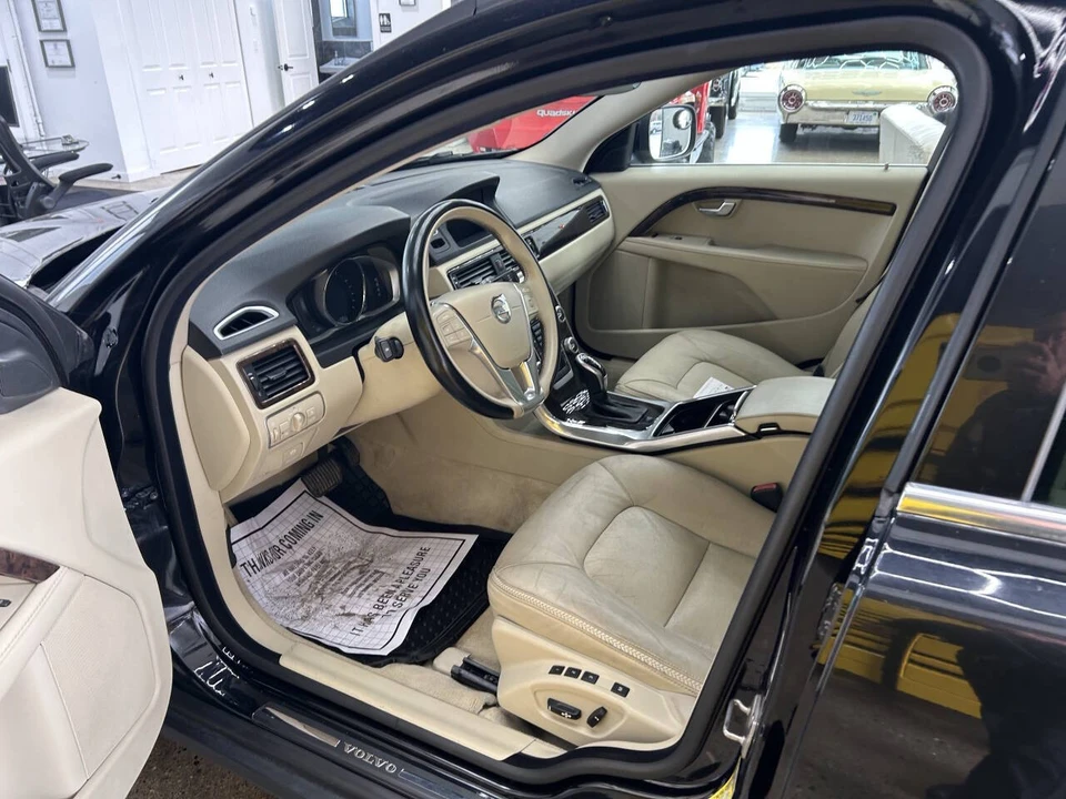 2015 Volvo XC70 3rd Gen - Image 11 of 12