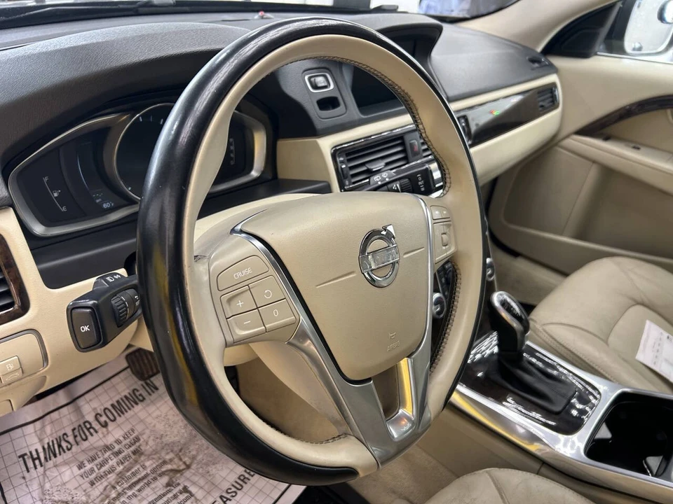 2015 Volvo XC70 3rd Gen - Image 19 of 21