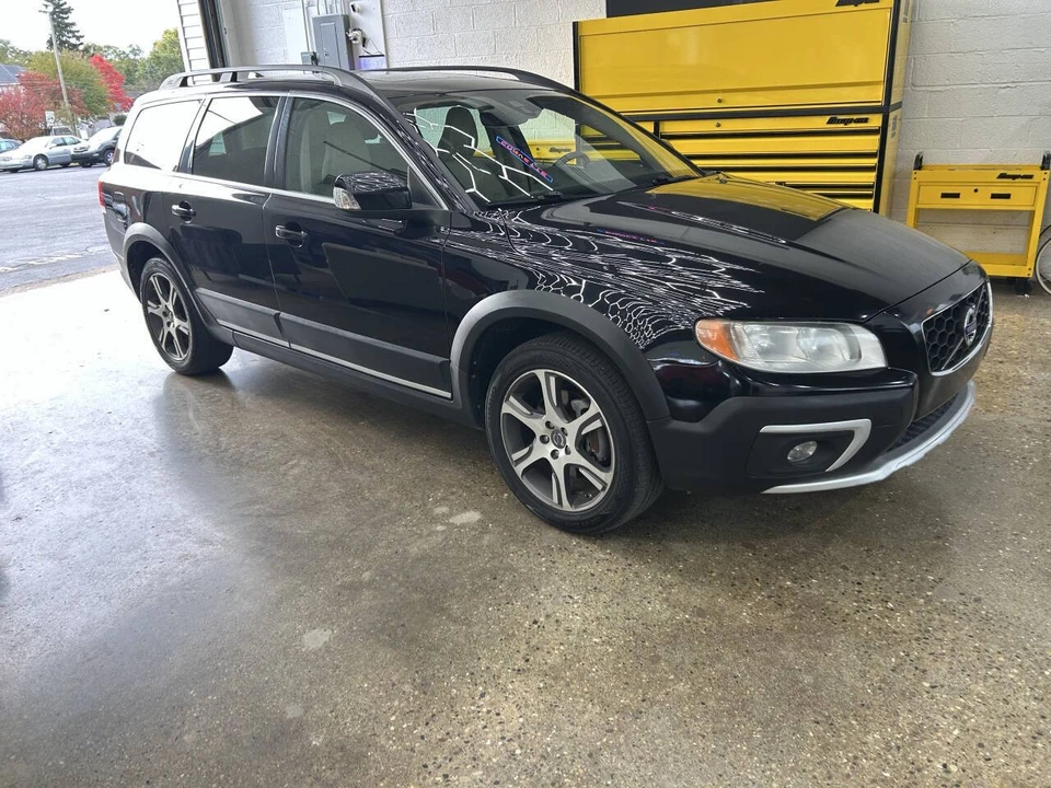 2015 Volvo XC70 3rd Gen - Image 2 of 21