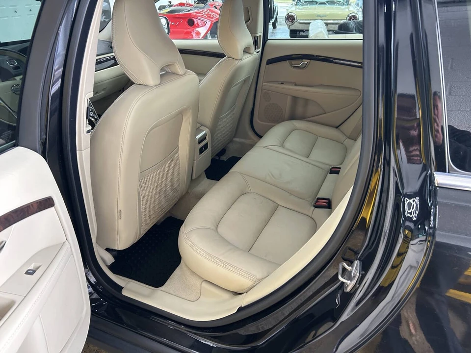 2015 Volvo XC70 3rd Gen - Image 12 of 21