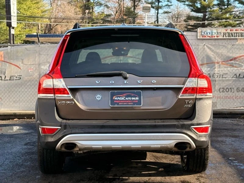2015 Volvo XC70 3rd Gen - Image 10 of 12