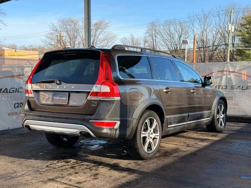 2015 Volvo XC70 3rd Gen - Image 9 of 12