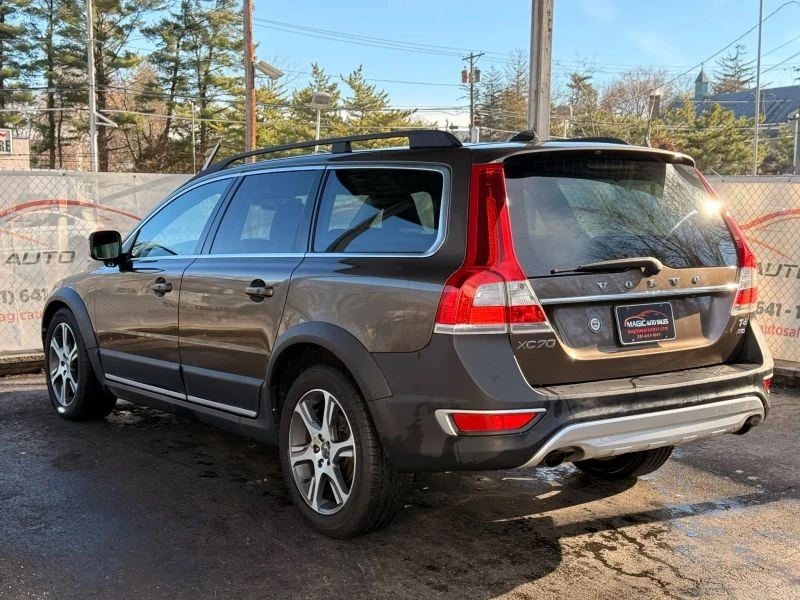 2015 Volvo XC70 3rd Gen - Image 11 of 12
